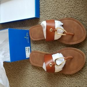 Blue Fin Figi sandals, tan, size 8M